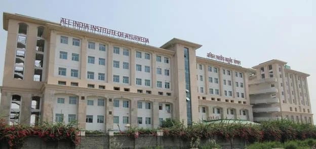 AIIA में आयुर्वेद चिकित्सा के लिए पहुंचे मरीज