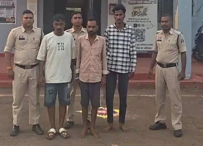 बालोद पुलिस ने नशीली दवाओं के नेटवर्क का किया भंडाफोड़, 737 कैप्सूल के साथ तीन तस्कर गिरफ्तार
