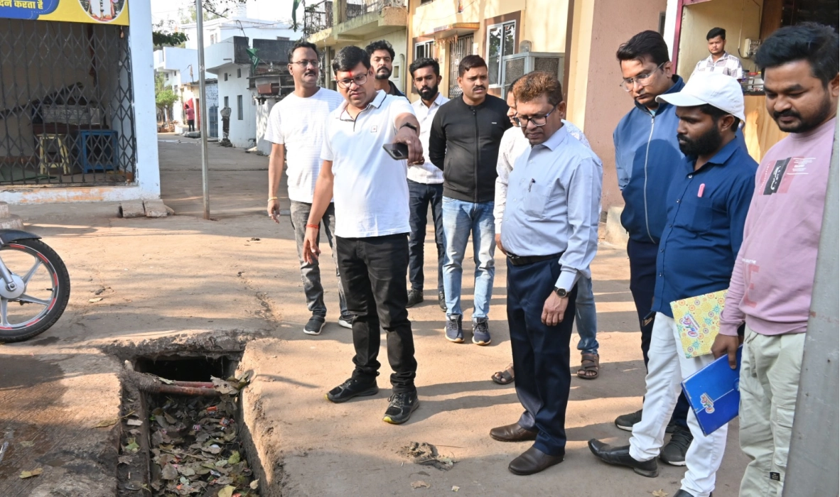नालियों पर अतिक्रमण करने वालों पर होगी सख्त कार्रवाई, आयुक्त ने दी चेतावनी