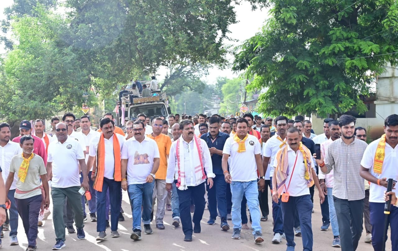 उपमुख्यमंत्री विजय शर्मा ने 18 किलोमीटर पदयात्रा कर लिया बाबा भोरमदेव का आशीर्वाद