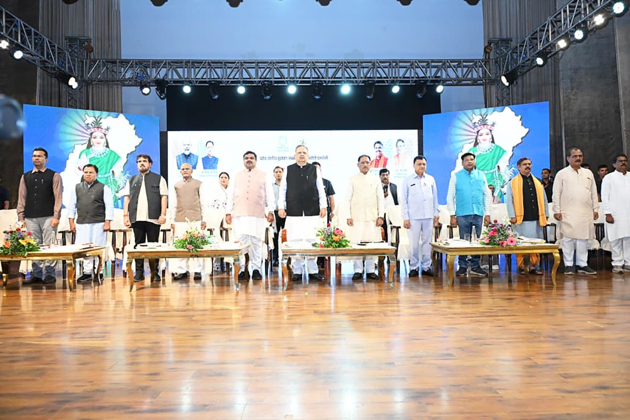 सीएम साय ने 'कोशल फैब' ब्रांड किया लॉन्च, बुनकरों को मिले 10 करोड़ 90 लाख